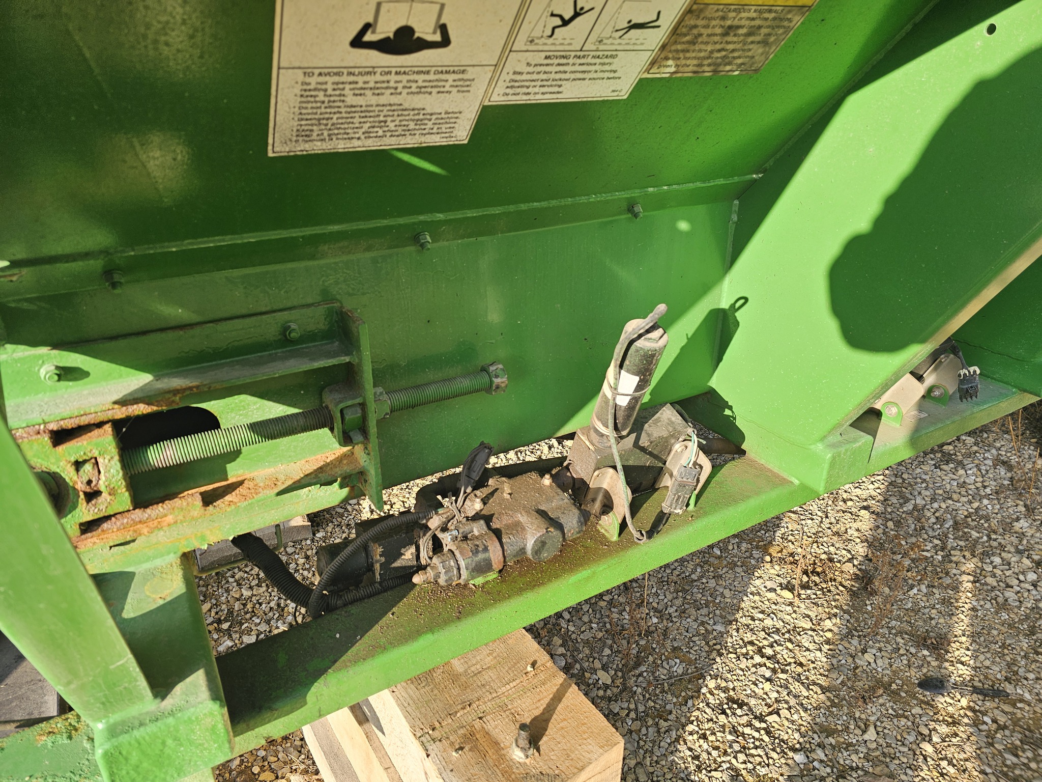  2012 New Leader L3030G4 at Heritage Tractor in Freeport, IL