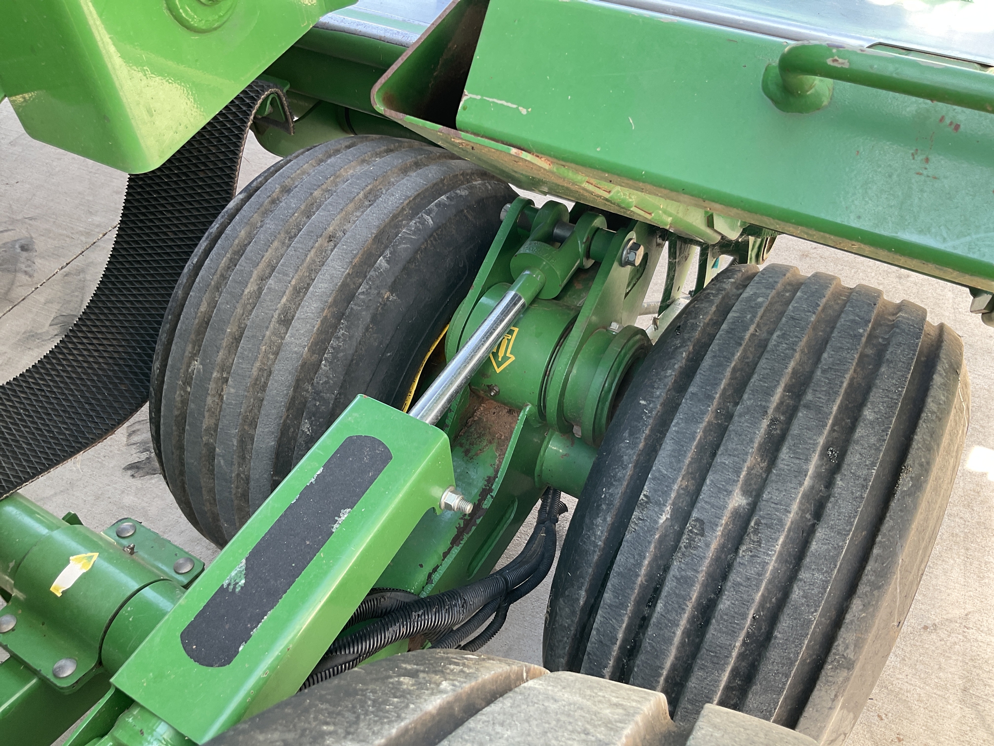 2022 John Deere 560M Image 26