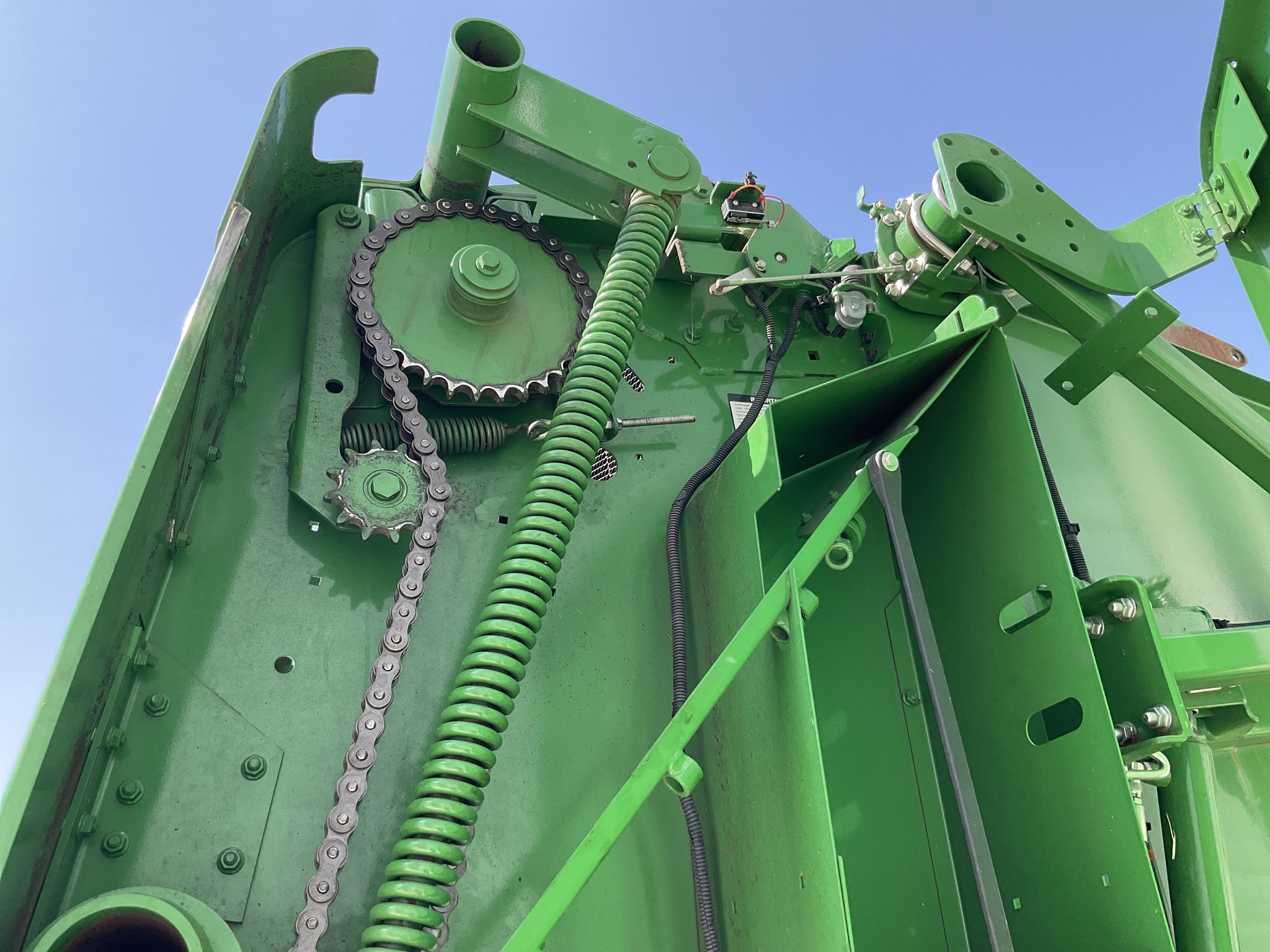 2022 John Deere 560M Image 8