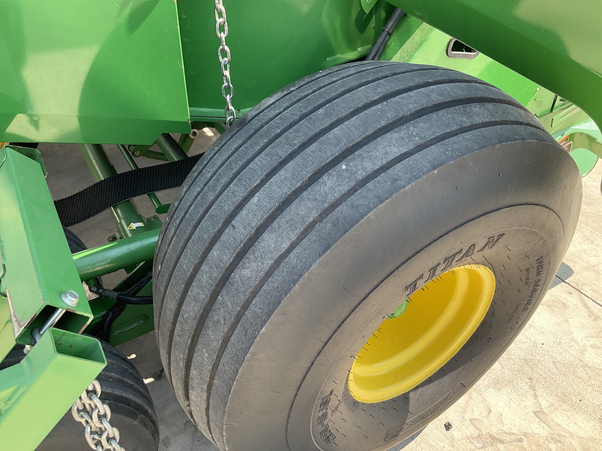 2022 John Deere 560M Image 24