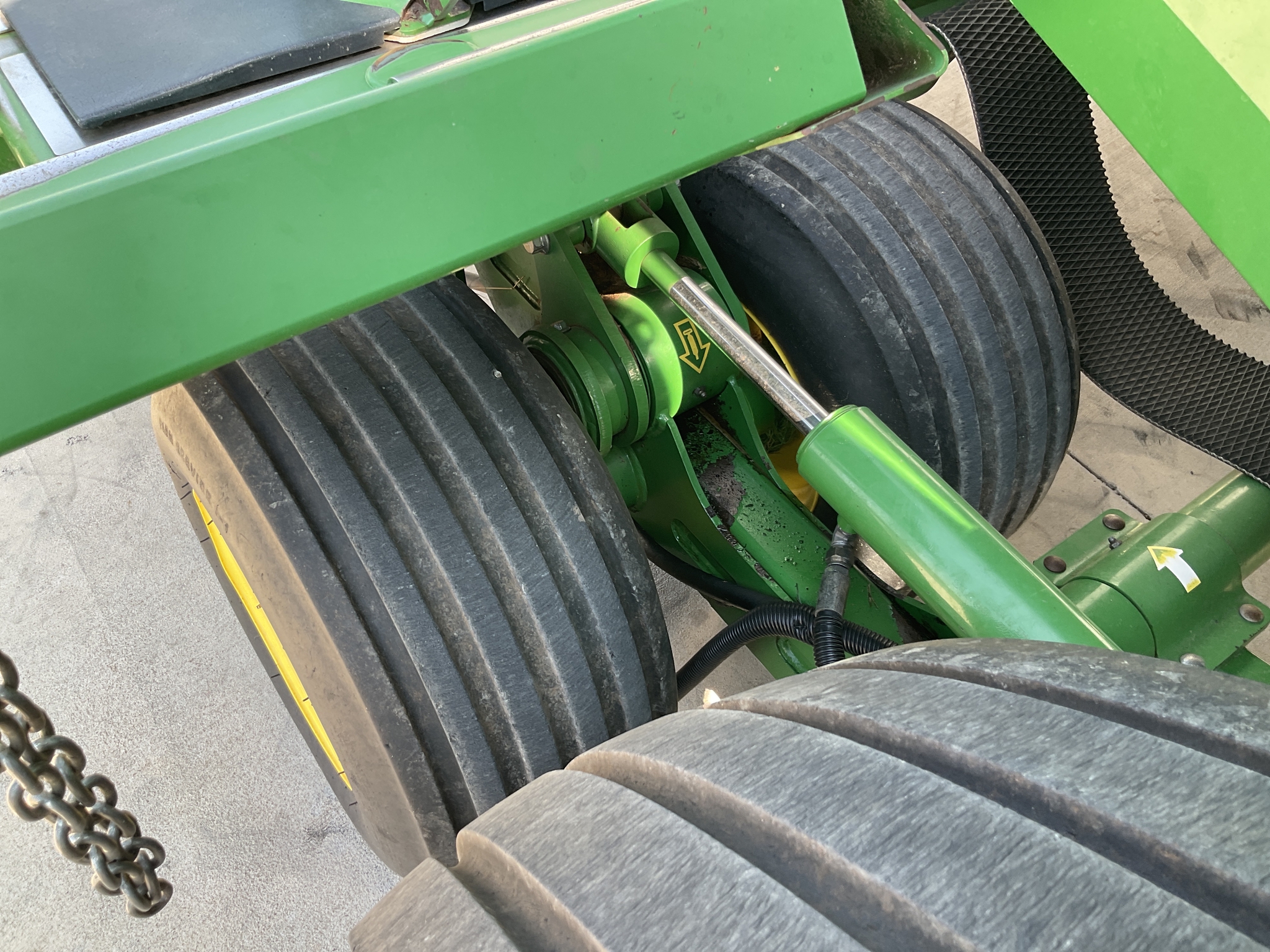 2022 John Deere 560M Image 27