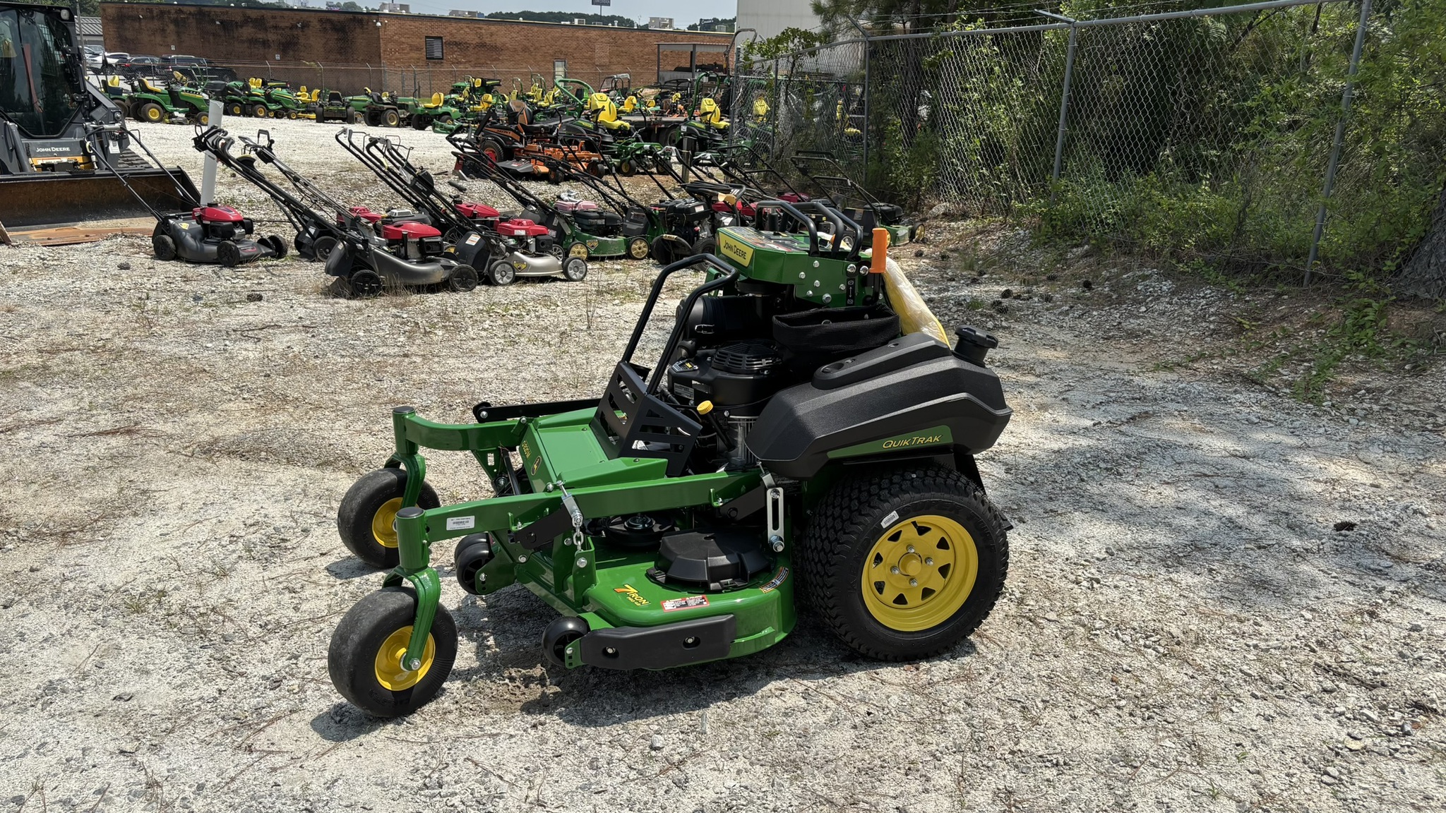 2025 John Deere Q820E Image 2