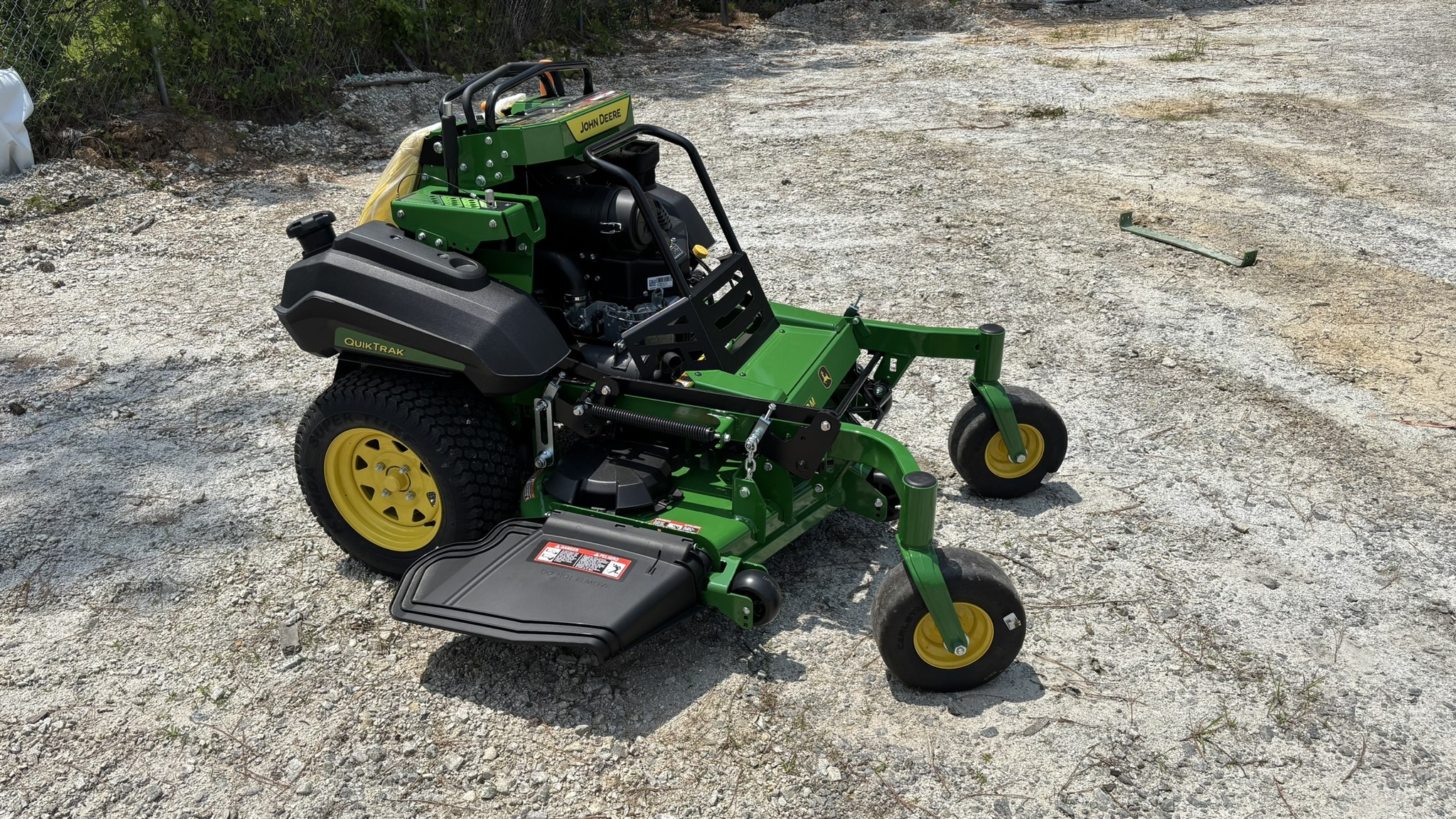 2025 John Deere Q820E Image 3