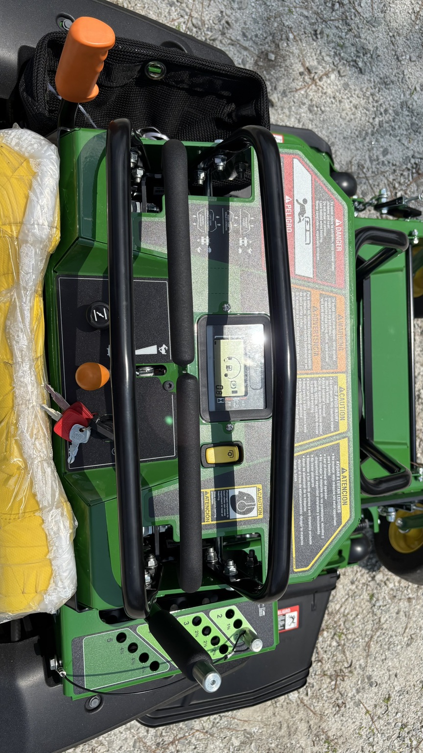 2025 John Deere Q820E Image 5