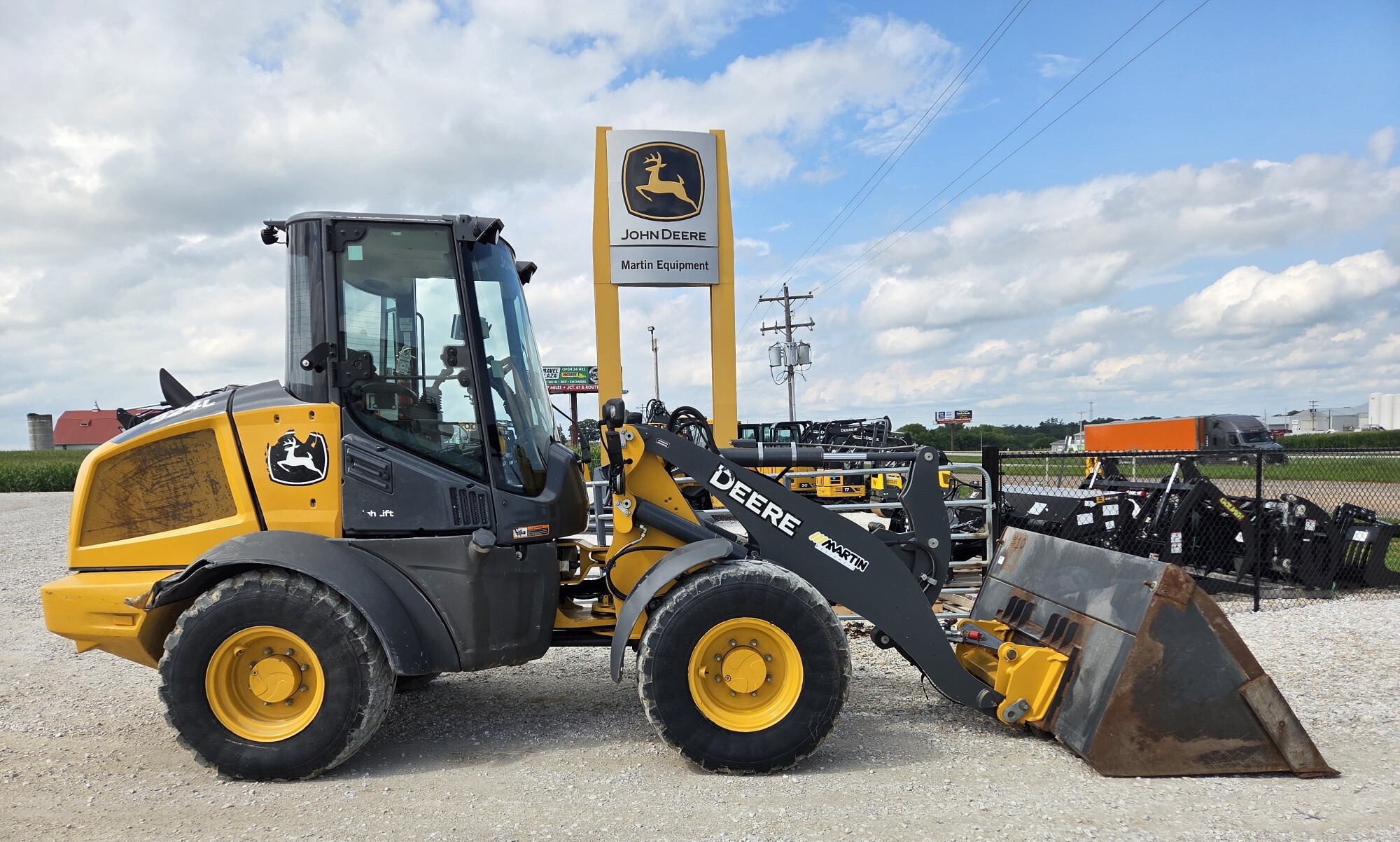 2020 John Deere 324L Image 2