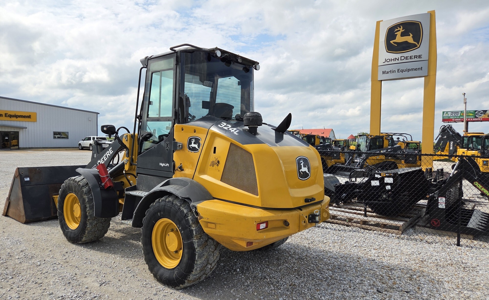 2020 John Deere 324L Image 6