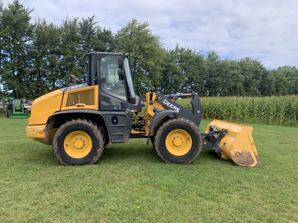 2021 John Deere 344L Image 6