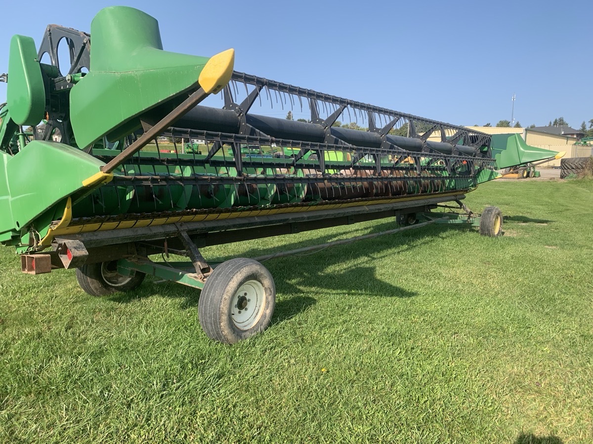 2011 John Deere 630F Image 5
