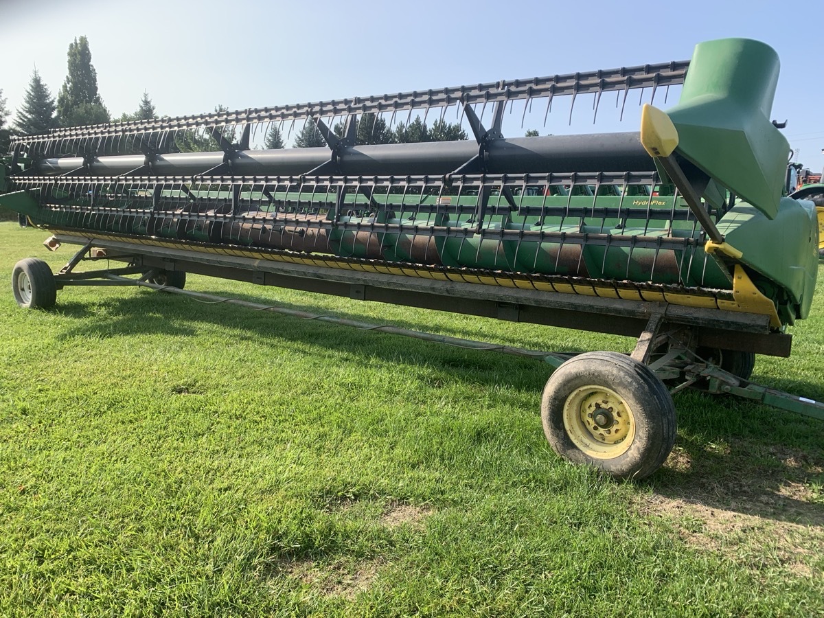 2011 John Deere 630F Image 6