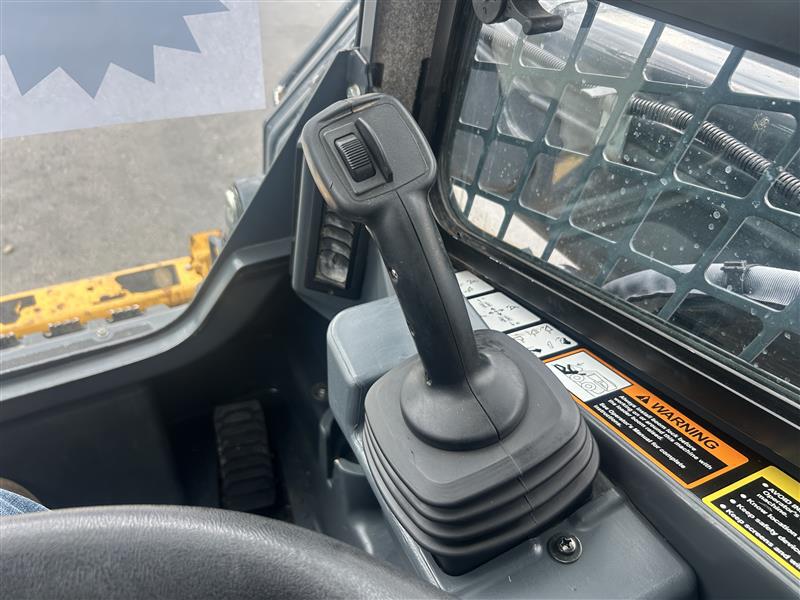 2023 John Deere 325G Image 18