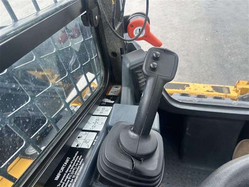 2023 John Deere 325G Image 19