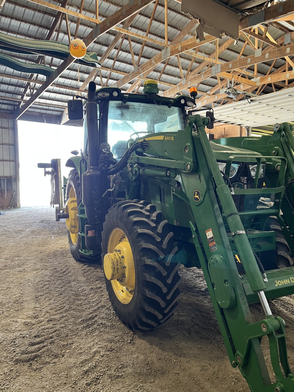 2019 John Deere 6145R Image 3
