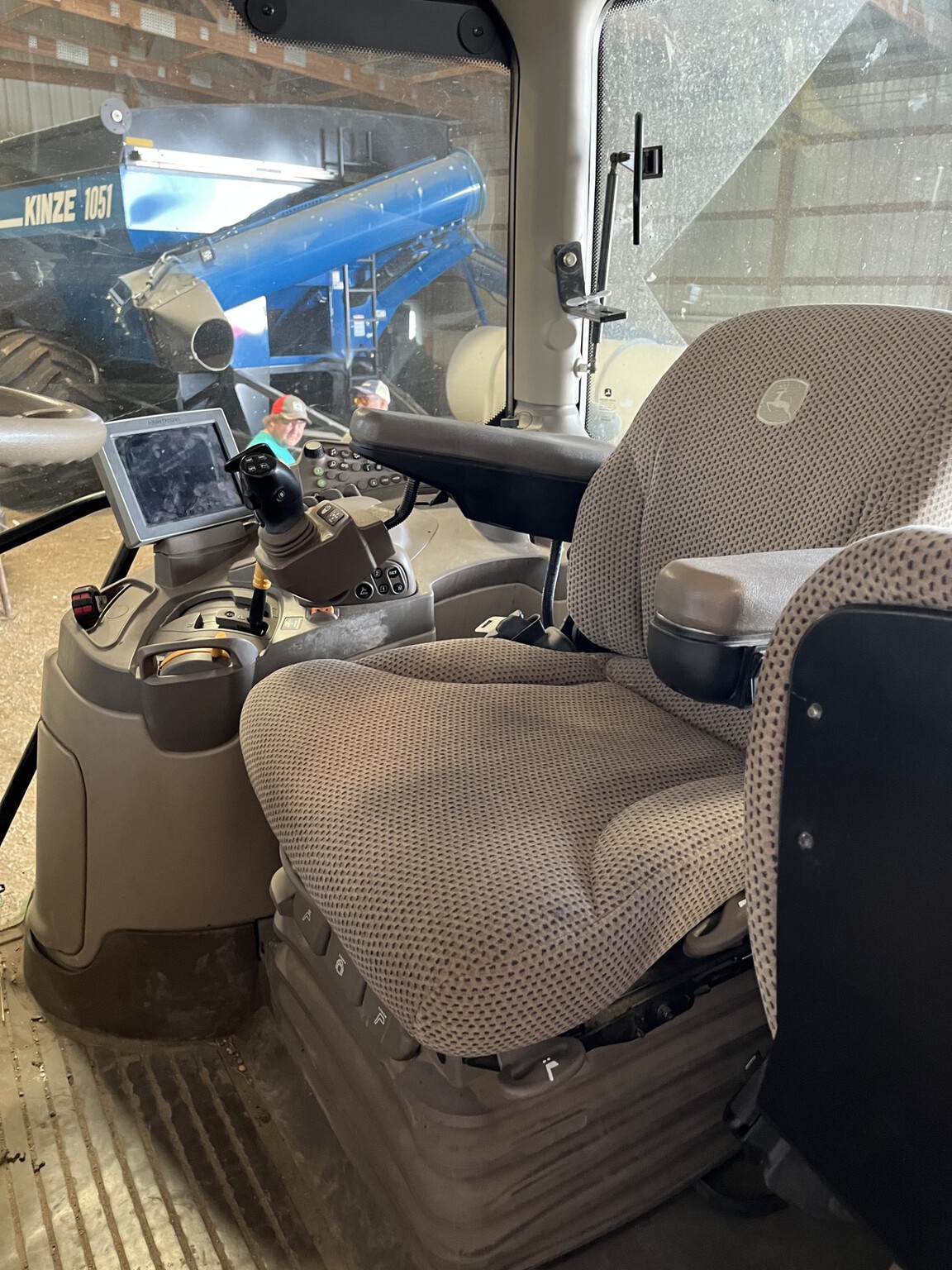 2019 John Deere 6145R Image 5