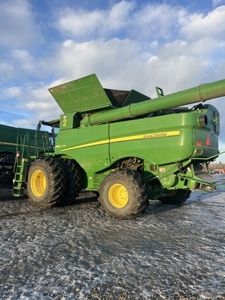 Used 2021 John Deere S780 Combines at Horizon Ag & Turf in Mayerthorpe, AB - Photo3