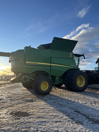 Used 2021 John Deere S780 Combines at Horizon Ag & Turf in Mayerthorpe, AB - Photo6