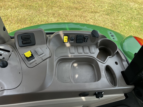 2024 John Deere 5067E - Photo30