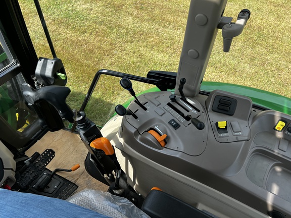 2024 John Deere 5067E - Photo31