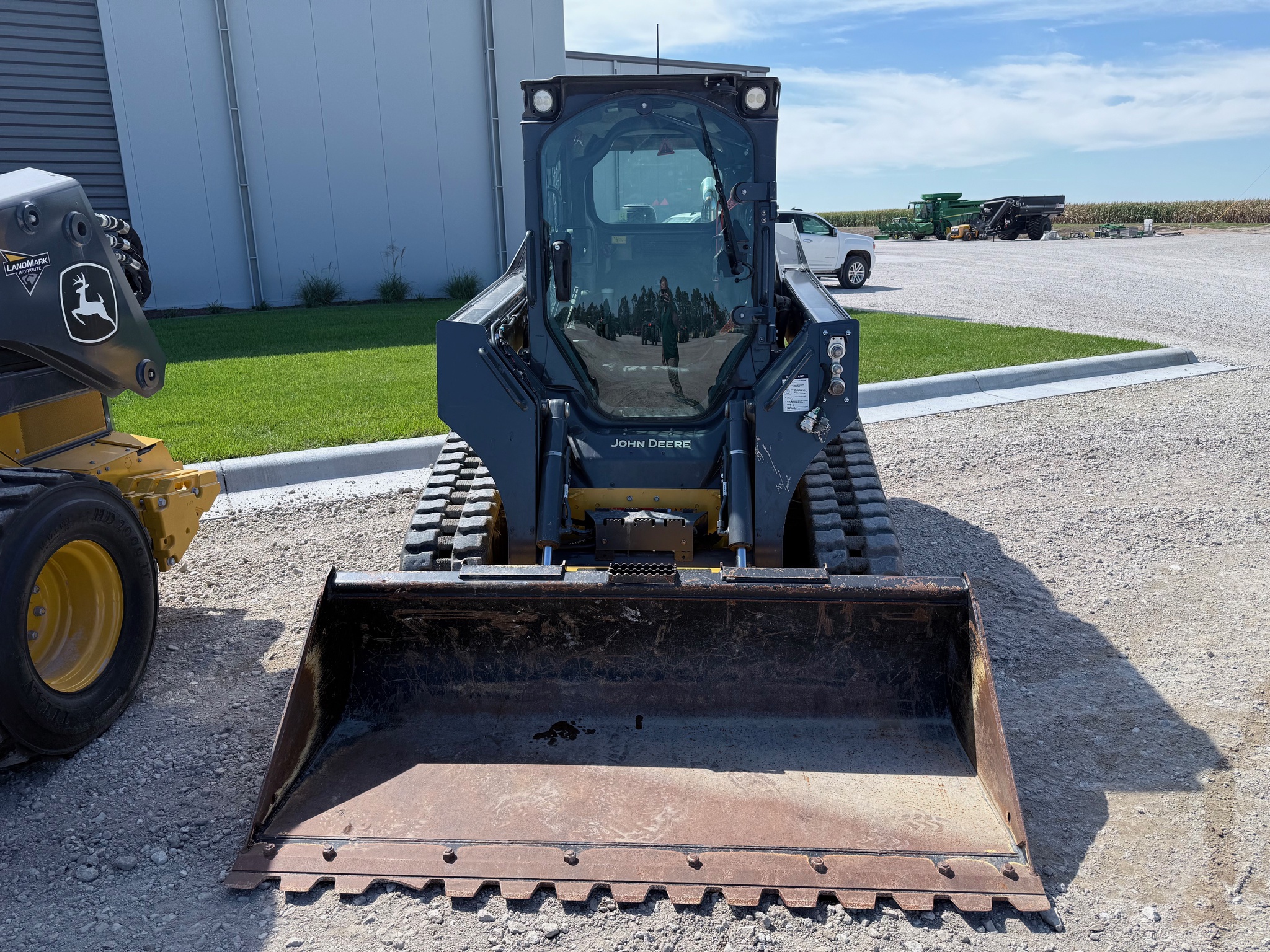 2024 John Deere 325G Image 6