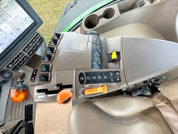 2015 John-Deere 8370R