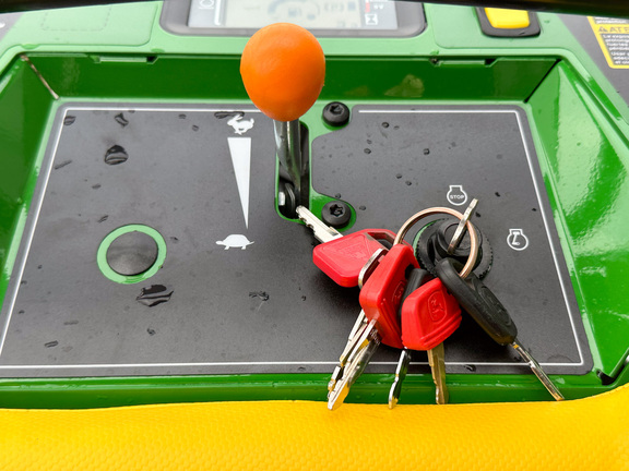 2025 John-Deere Q865R