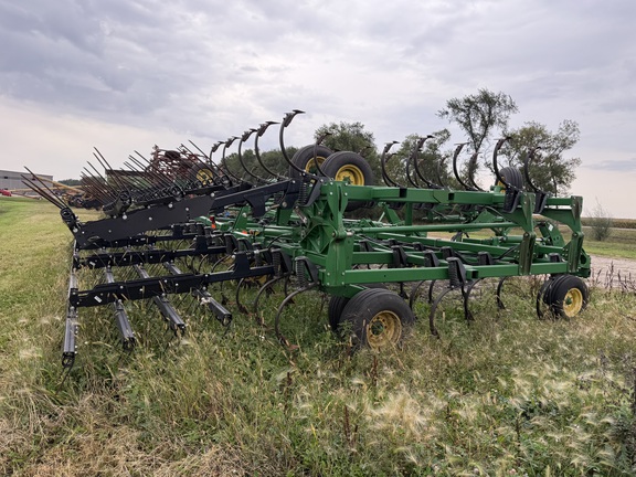 2012 John Deere 2210 - Photo1