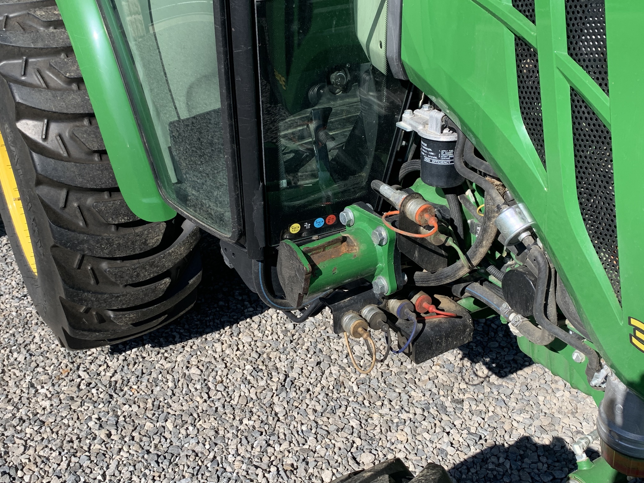 2017 John Deere 3046R Image 7