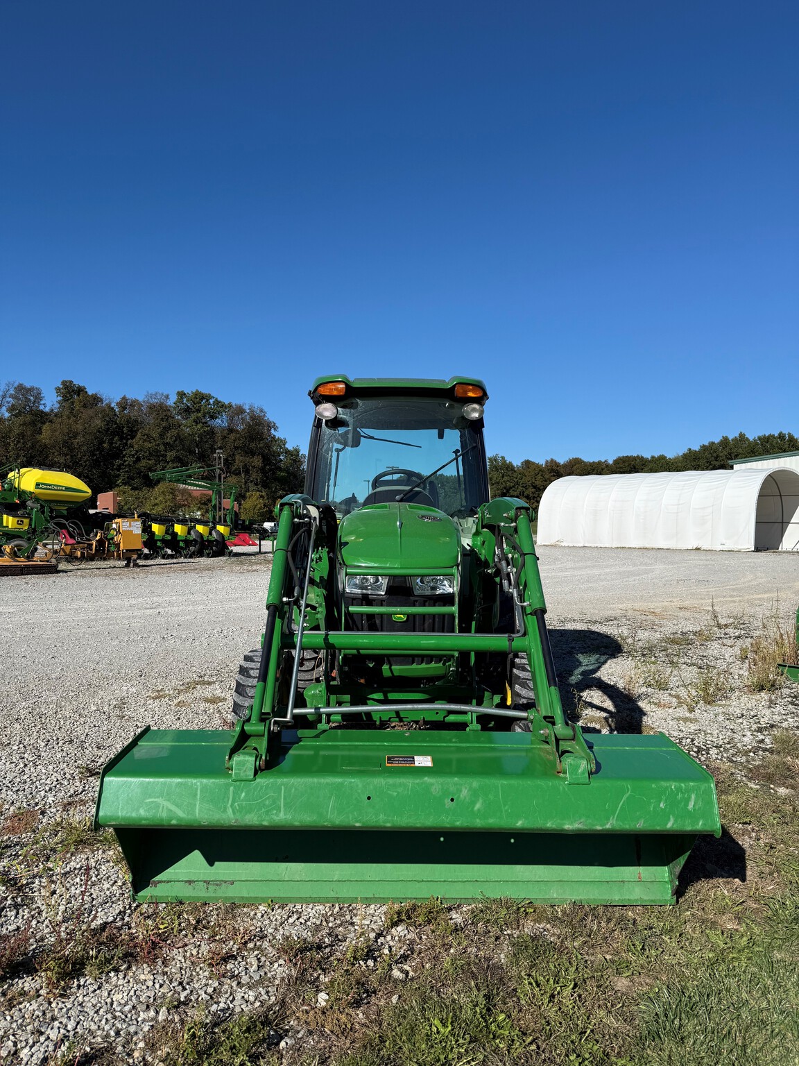 2017 John Deere 3046R Image 6