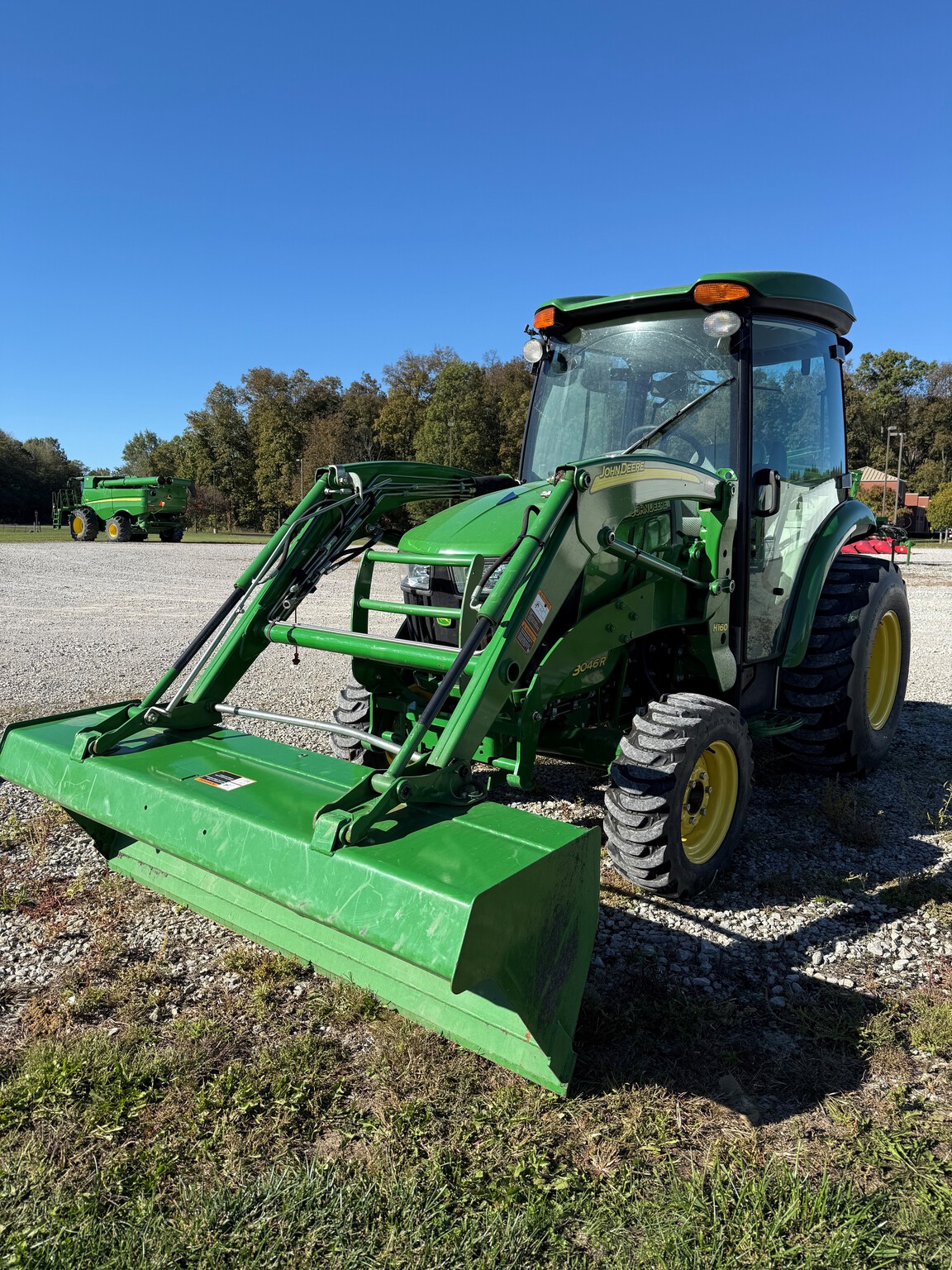 2017 John Deere 3046R Image 1