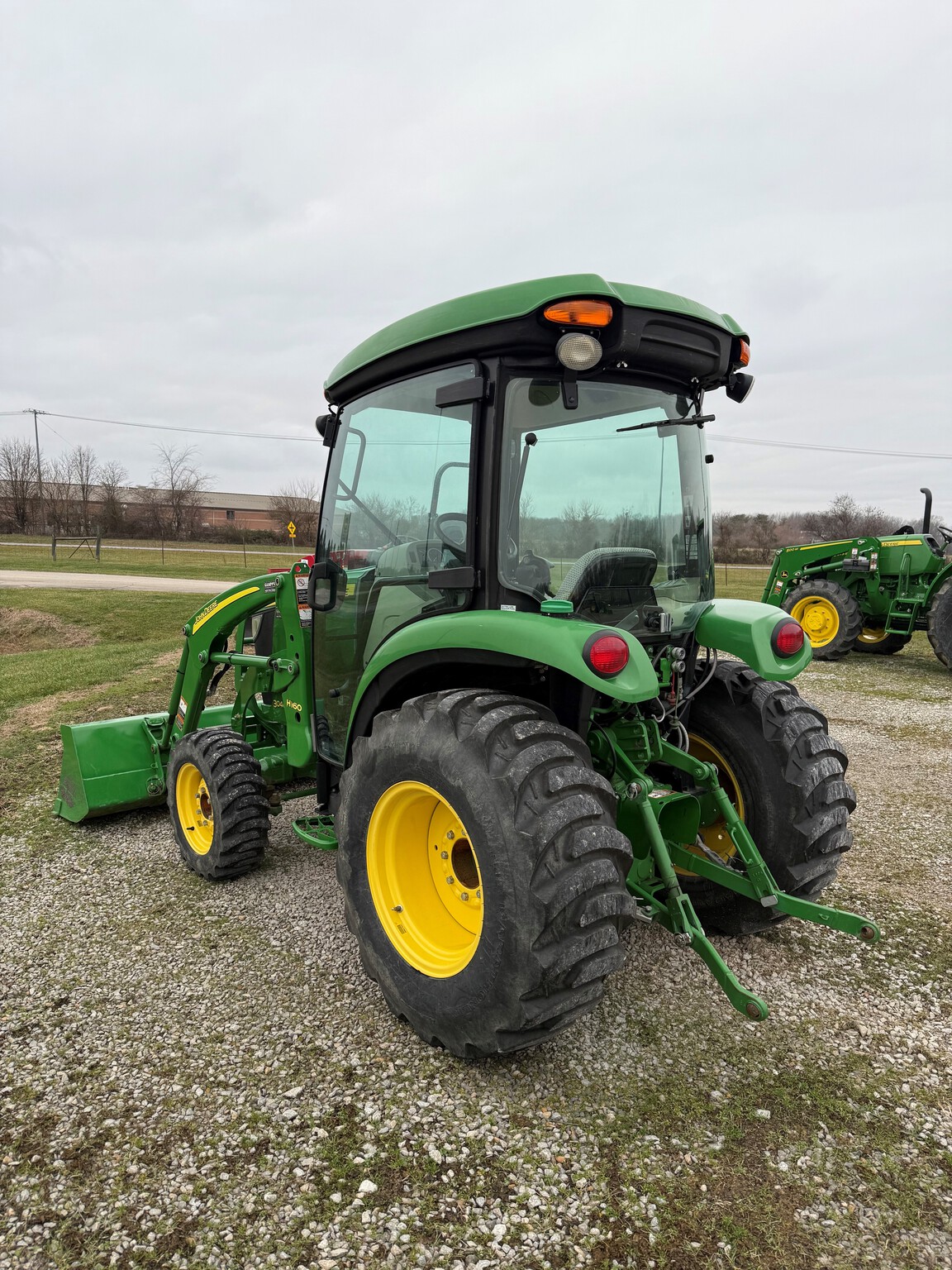2017 John Deere 3046R Image 2