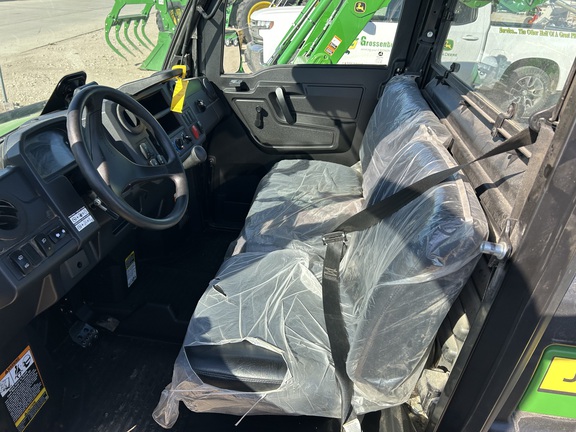 2024 John Deere XUV 835M (8th thumbnail)