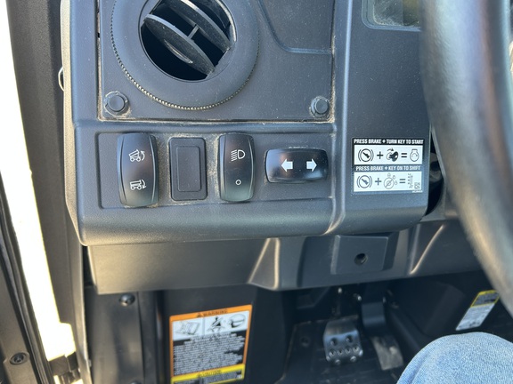 2024 John Deere XUV 835M (12th thumbnail)