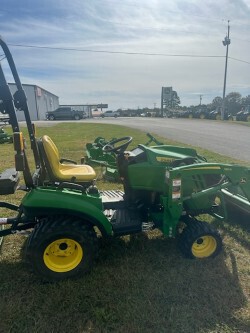 2017 John Deere 1023E
