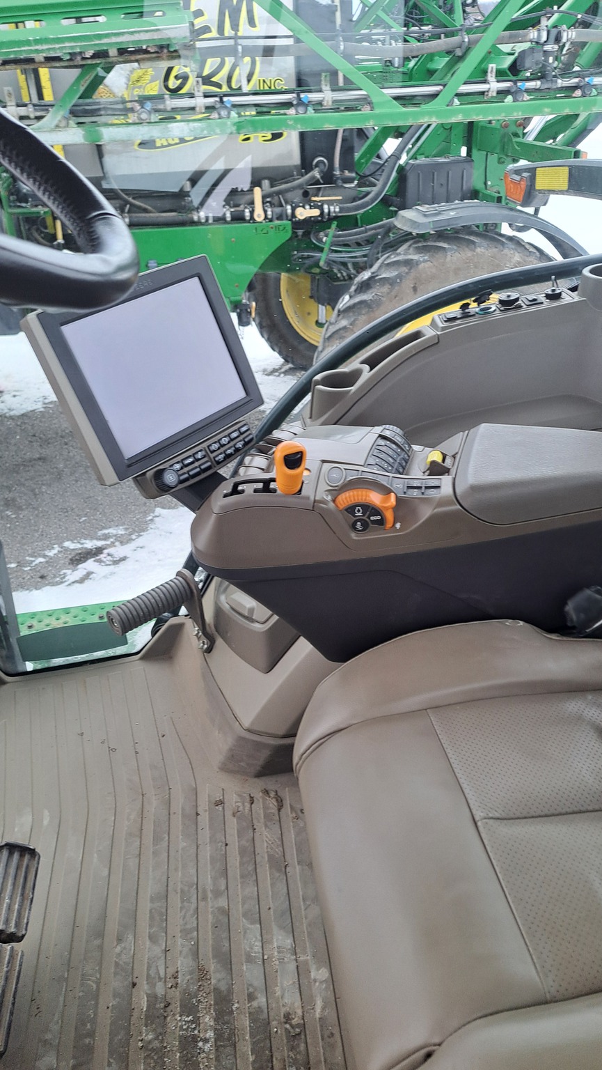  2022 John Deere 8R 370 at Heritage Tractor in Carthage, IL