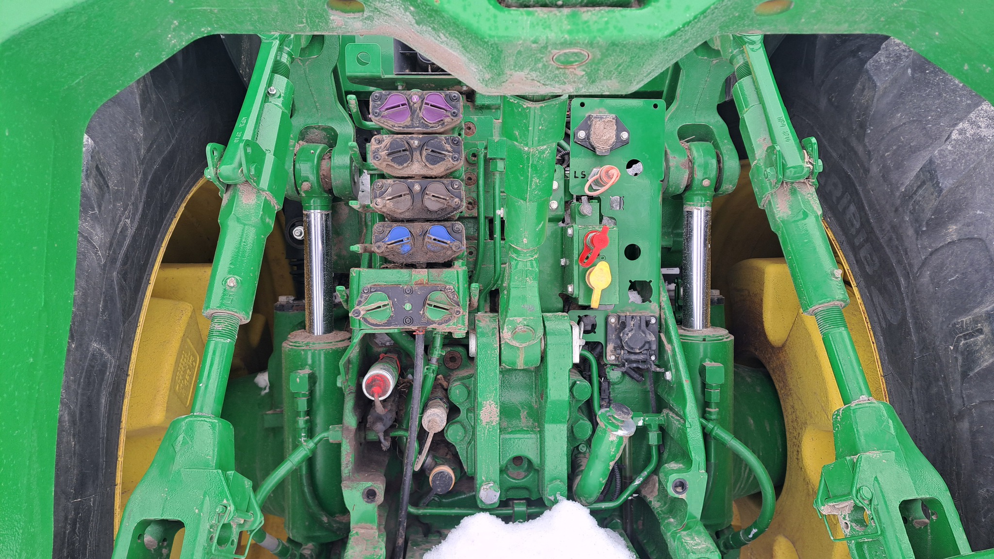  2022 John Deere 8R 370 at Heritage Tractor in Carthage, IL