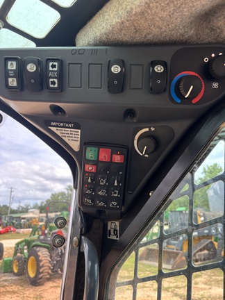 2016 John Deere 331G Photo 8