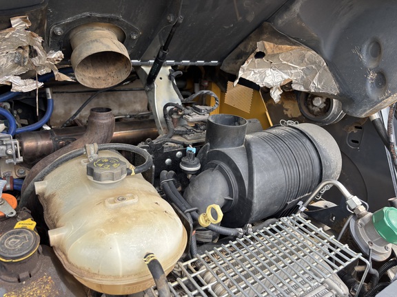 2016 John Deere 331G Photo 11