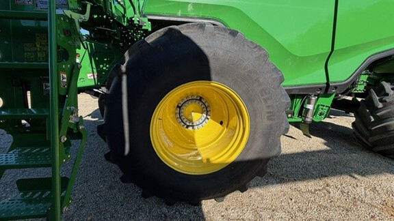 Photo of 2024 John Deere X9 1000