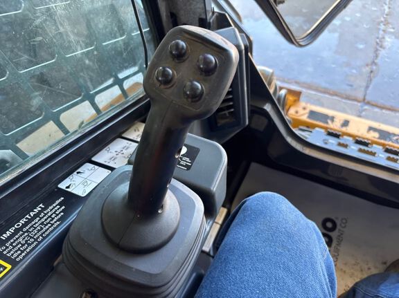 2023 John Deere 333G