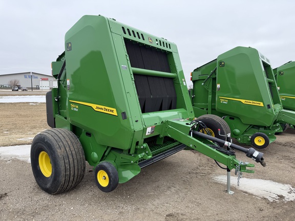  John Deere 561M