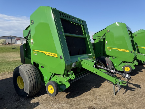 John Deere 561M