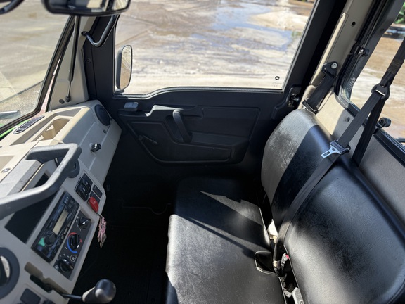 2023 John Deere XUV 835R - Photo13