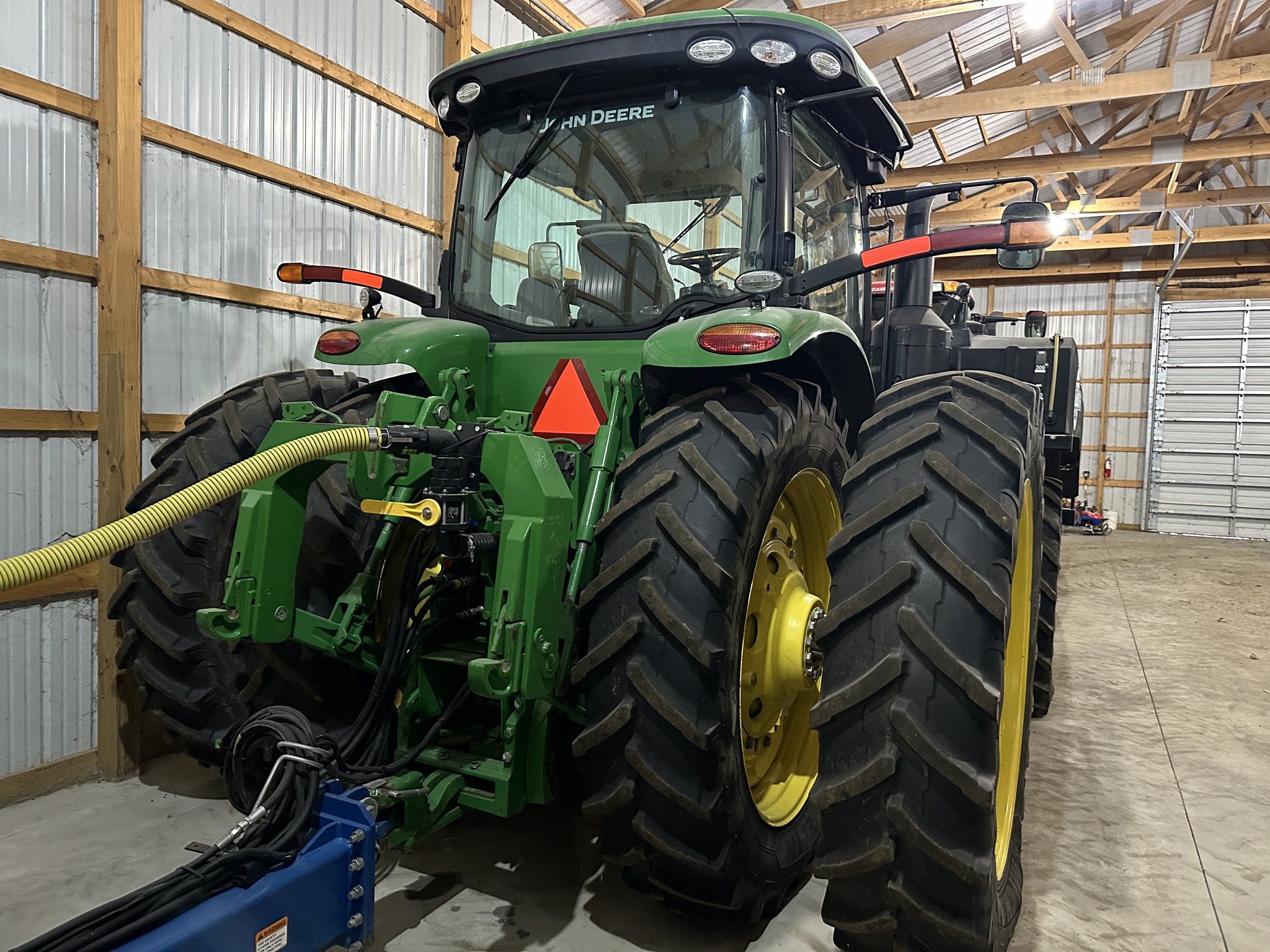 2017 John Deere 8320R Image 2