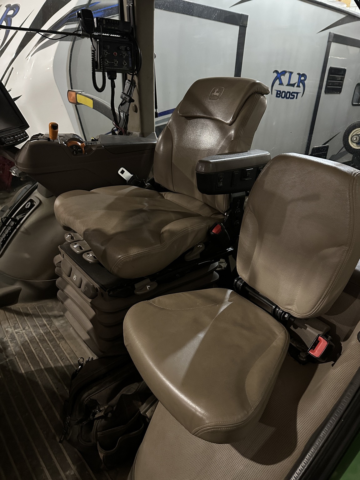 2017 John Deere 8320R Image 5