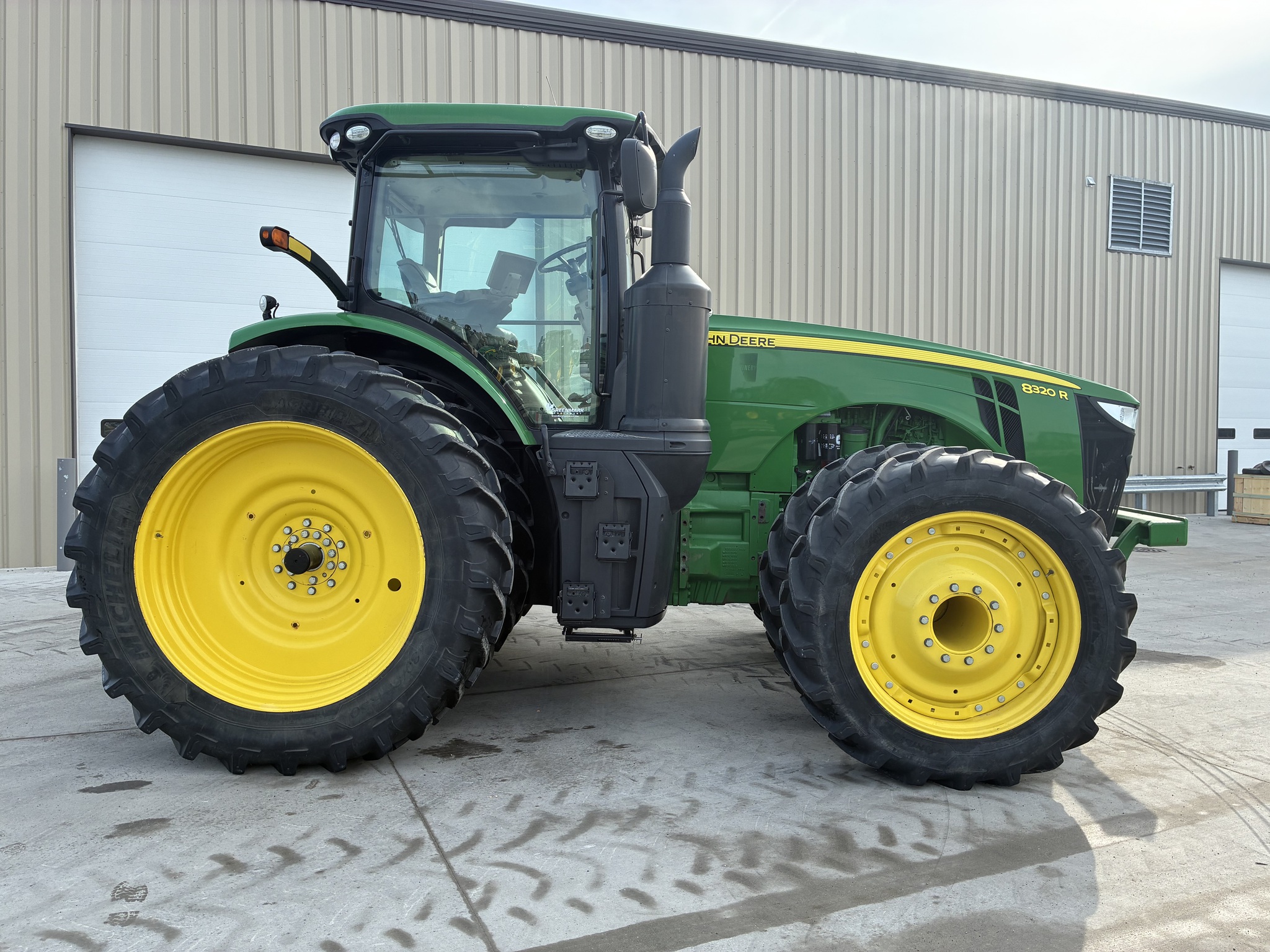 2017 John Deere 8320R Image 2