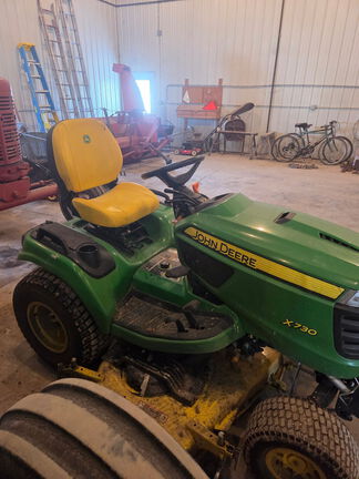  John Deere X730