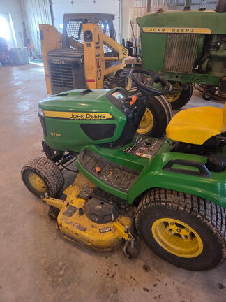 2020 John Deere X730 - Photo2