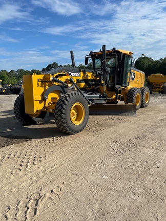 Photo of a 2024 John Deere 670G