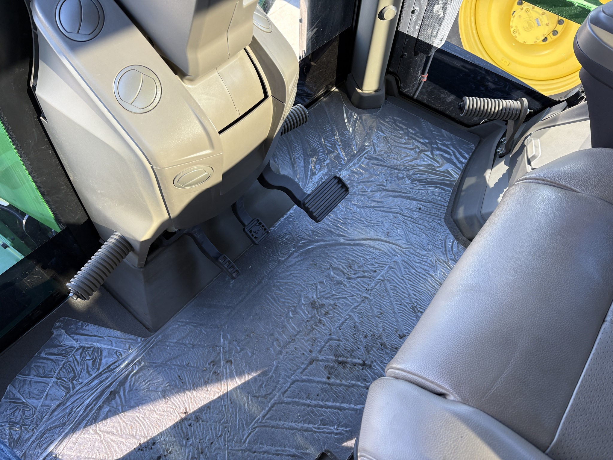 2024 John Deere 412R Image 13