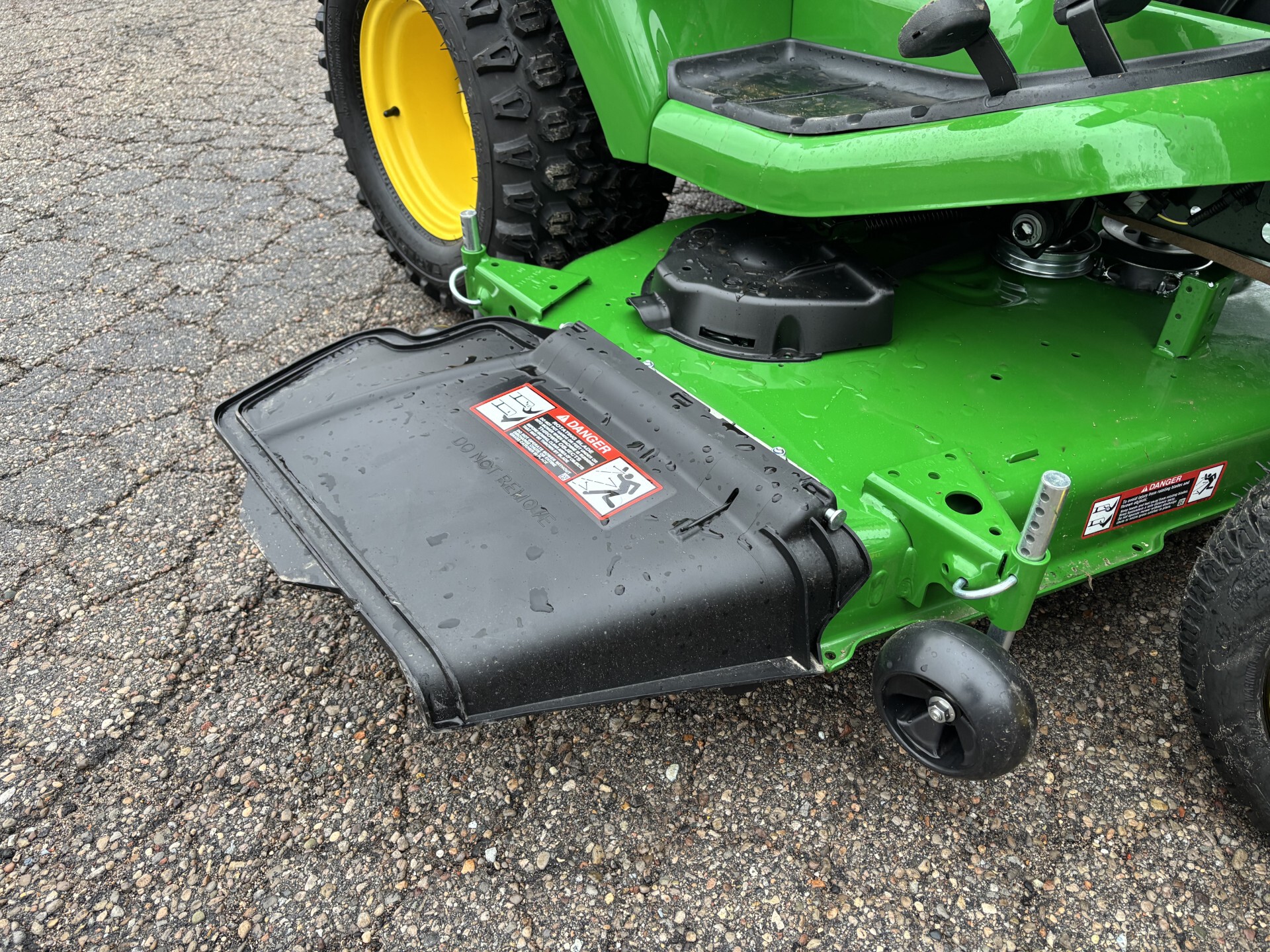 Used 2025 John Deere X590 Lawn & Garden Tractors at Koenig Equipment in Germantown, OH - PhotoXL7