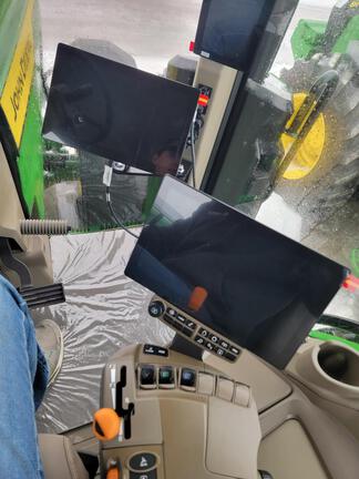 2025 John Deere 8R 340 - Photo17